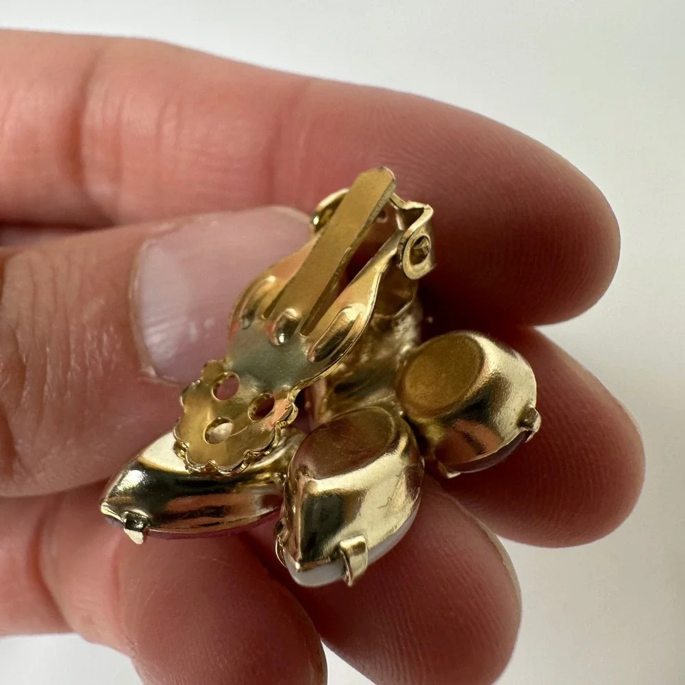 Vintage Pink‎ Iridescent Rhinestone Cluster Gold Tone Clip On Earrings Marquise